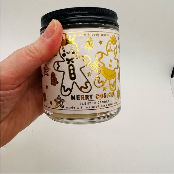 NWT Bath & Body Works Merry Cookie Single Wick Candle 40 hour burn time - Picture 6 of 11